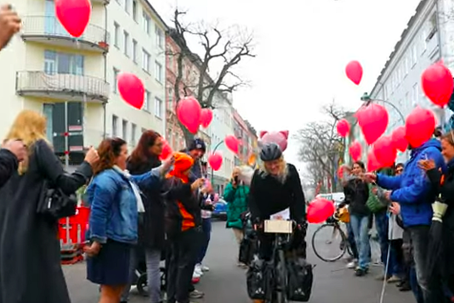 Frau Fett fährt auf Weltreise mit dem Rad für einen guten Zweck!