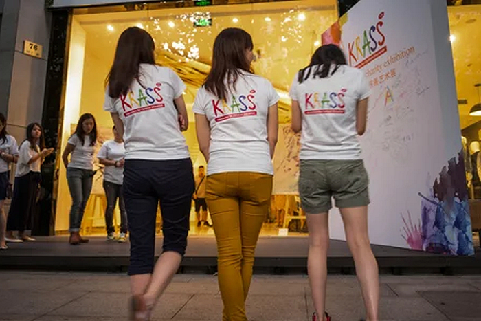 Kinder malen ihren Lieblingsmenschen und werden zu Künstlern