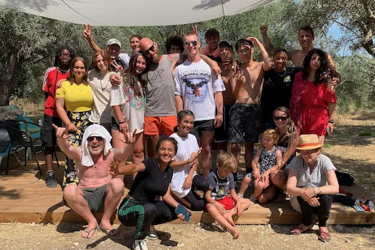 KRASS e.V. stärkte Jugendliche im „Slo Mo Island Future Workshop“ auf Lefkada: raus aus der Isolation, rein in Gemeinschaft, Kultur und Kreativität.