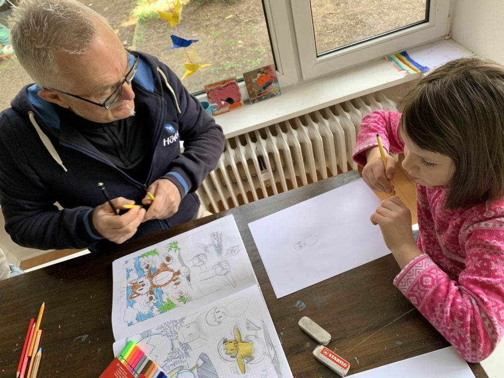 Begleitet werden die Kinder von professionellen Künstlerinnen und Künstlern