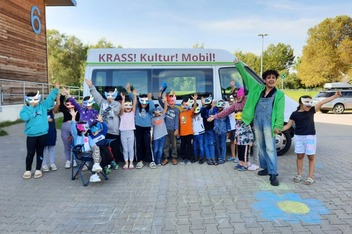 InterKulturMobil: Kunst und Nachhilfe in Flüchtlingsheimen
