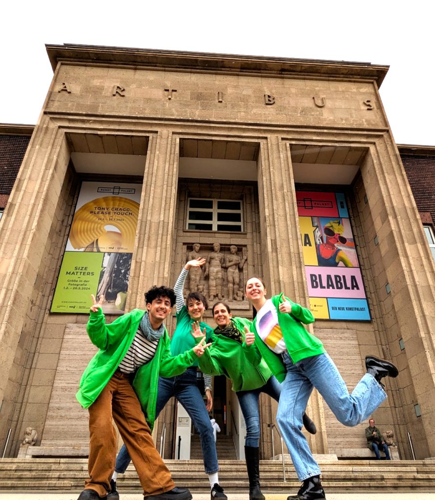 Das KRASS-Team unterstützt Kinder dabei, Kunst für sich zu entdecken