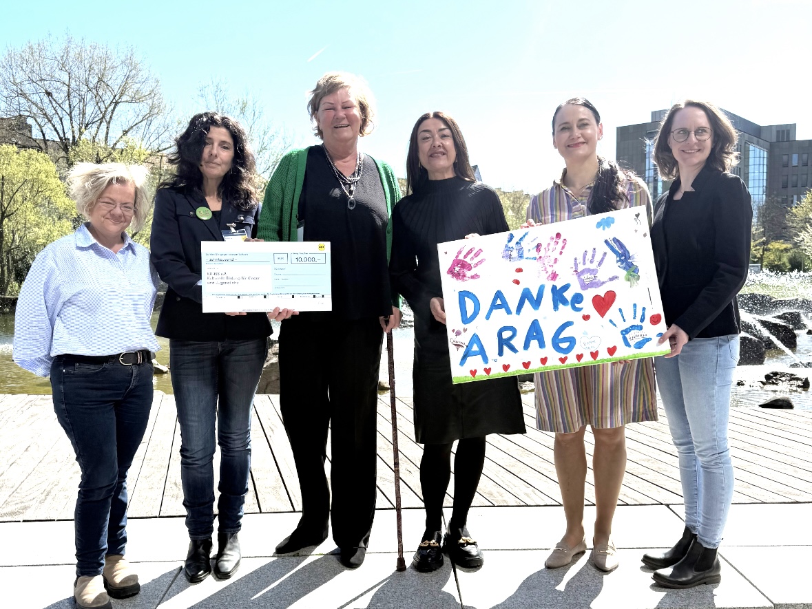 10.000 EUR Spende für Kinder von KRASS. Vielen Dank an die ARAG SE!