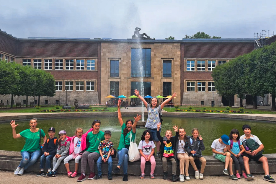 Unsere professionellen Künstlerinnen und Künstler gestalten hochwertige, nachhaltige Bildungs- und Kulturangebote für Kinder und Jugendliche – offen für alle und kostenlos zugänglich.