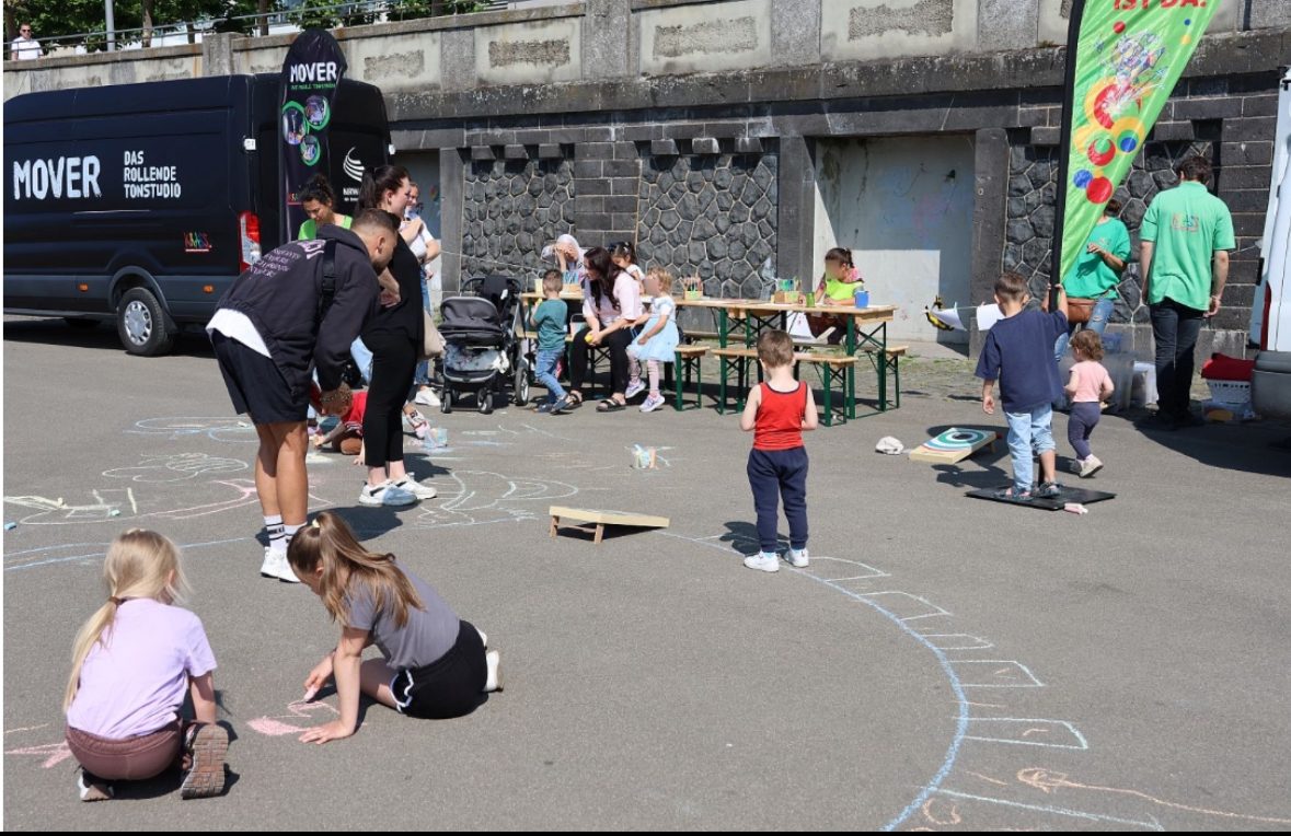 Weltspieltag: KRASS am Internationaler Tag des Spiels am Rheinufer