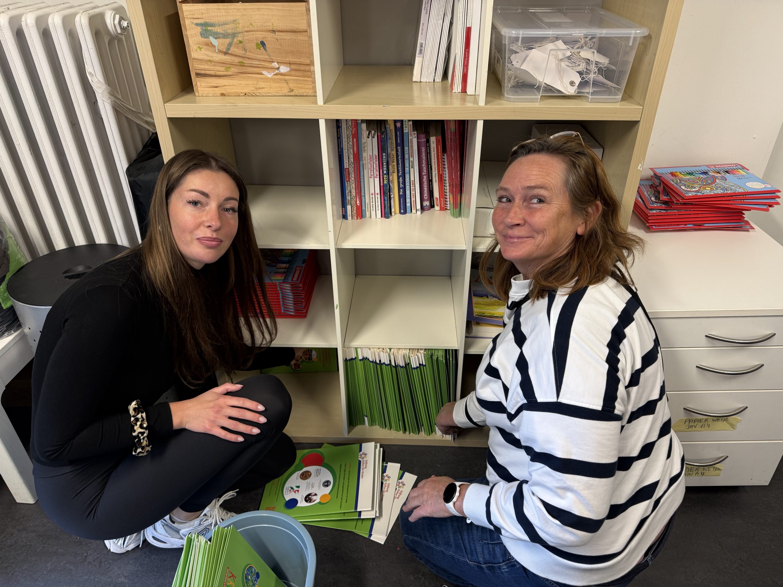 Fast geschafft: nun ist neue Ordnung im Regal