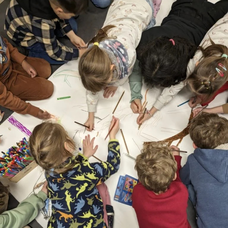 Helfen Sie uns dabei, kulturelle Bildung weltweit erlebbar zu machen. Mit unseren vielfältigen Projekten und Programmen möchten wir junge Menschen erreichen und in Ihrer Region kreative Räume für Begegnung und gemeinsames Lernen schaffen.