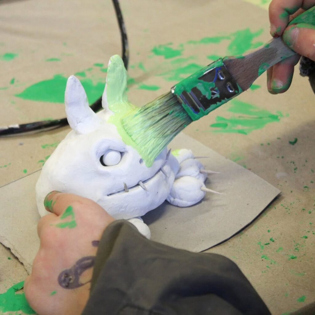 Töpfer-Workshops für Kinder in Düsseldorf bei KRASS e.V. am Bürgerhaus Eller. Für Kinder ab 5 Jahren, die kreativ sein möchten. Der Kurs ist kostenlos!